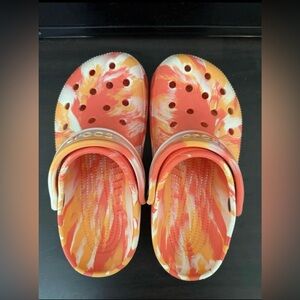 women’s like new crocs